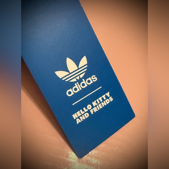 Adidas Originals x Sanrio - Picture 9 of 10